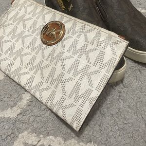 Michael Kors wristlet/purse